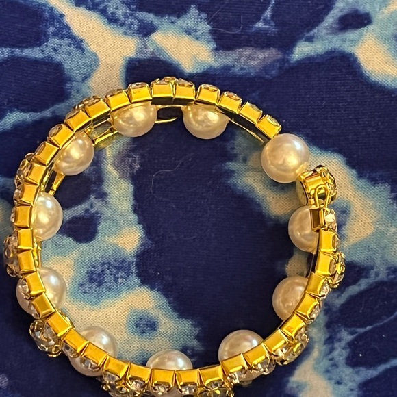 💍New💍 Girls Crystal Pearl Rhinestone Wrap Around Bracelet 💍 - Picture 4 of 8